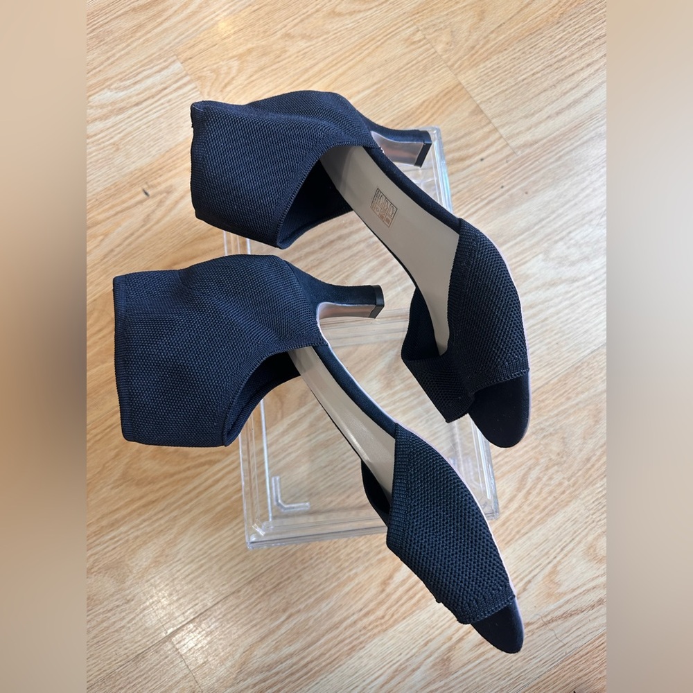 Black Textured Heeled Shoes